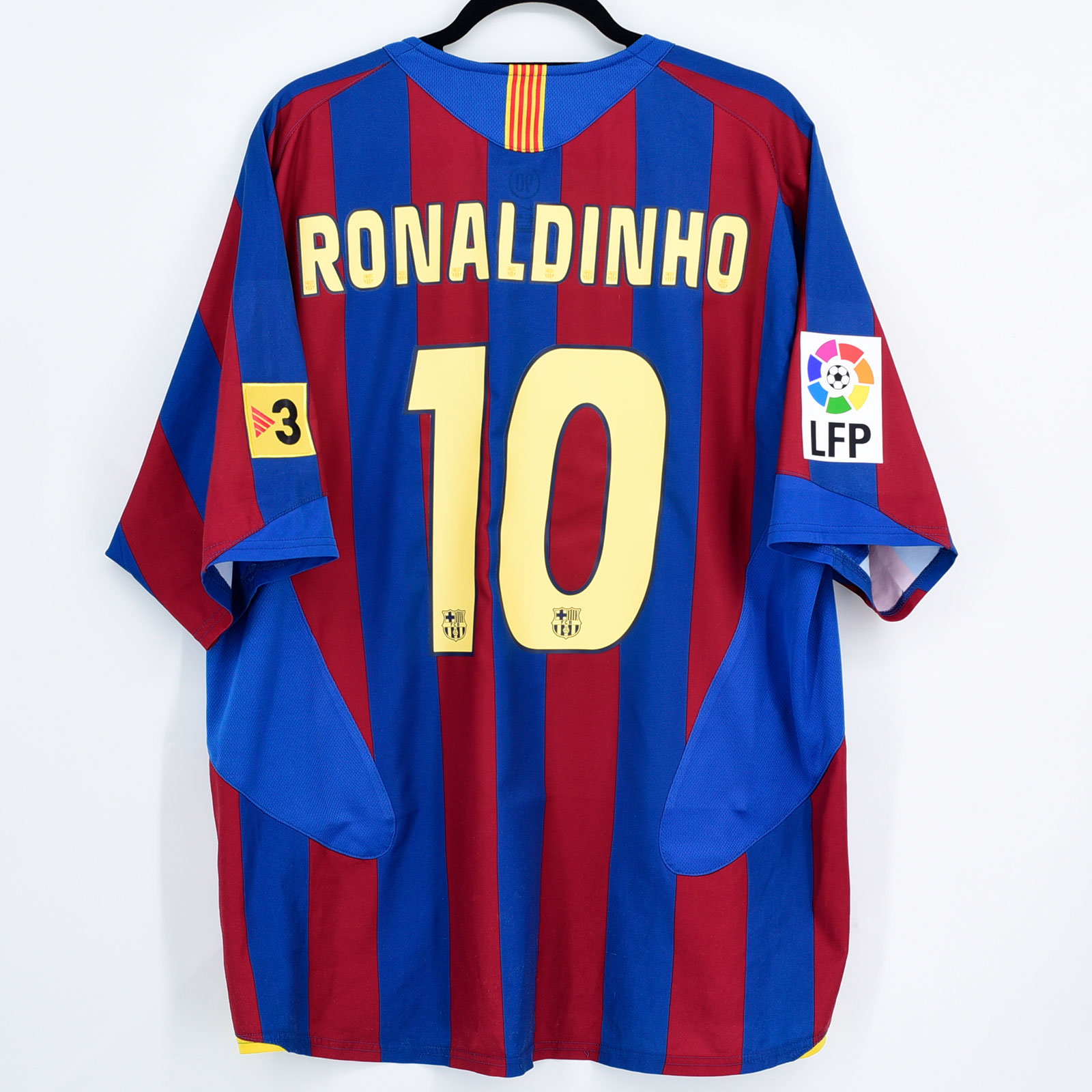 ronaldinho jersey number barcelona
