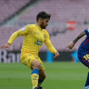 2017-18 Las Palmas Player Issue Home Shirt #25 AQUILANI vs Barcelona - Image 3