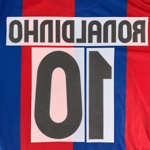 Official Reissue 2006-07 Barcelona Name Set #10 RONALDINHO Sipesa - Image 2