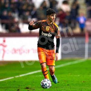 Original Player Issue 2019-20 Copa del Rey Patch Valencia + Campeón 2019 - Image 4