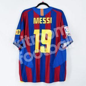 2005-06 Barcelona Home Shirt #19 MESSI (Very Good) L - Image 1