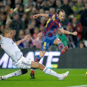 2009-10 Barcelona Home Shirt #8 A. INIESTA Nike (Very Good) XL - Image 4