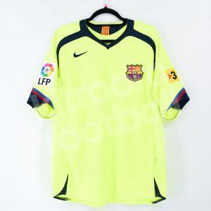 2005-06 Barcelona Away Shirt #19 MESSI (Very Good) L Nike - Image 3