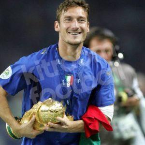 Italy World Cup 2006 Home Shirt #10 TOTTI (Good) XL Puma - Image 4