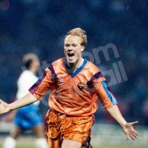 1992 Barcelona Away Shirt Wembley #4 KOEMAN Retro (M) LS - Image 4