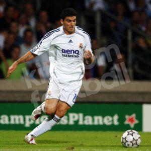 2006-07 Real Madrid Home Shirt #19 REYES (Very Good) XL - Image 4