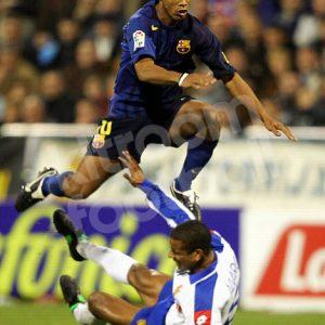 2004-05 Barcelona Away Shirt #10 RONALDINHO (Fair) M - Image 4