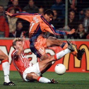 1997-98 Barcelona Away Shirt #11 RIVALDO Champions League Kappa - Image 6