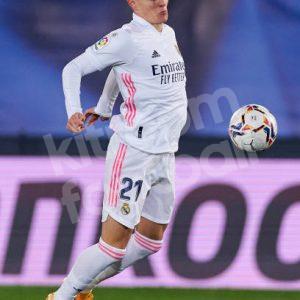 2020-21 Real Madrid Authentic Home Shirt #21 ODEGAARD La Liga BNWT M - Image 4