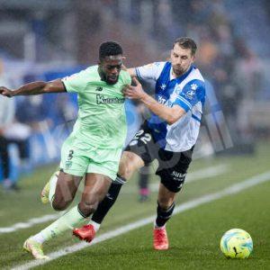 Official 2021-22 La Liga Athletic Bilbao Away Shirt #9 WILLIAMS (New Balance) (Size S) - Image 5