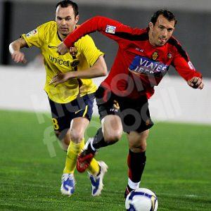 2008-09 Barcelona Away Shirt #8 A. INIESTA Nike (Excellent) M - Image 4