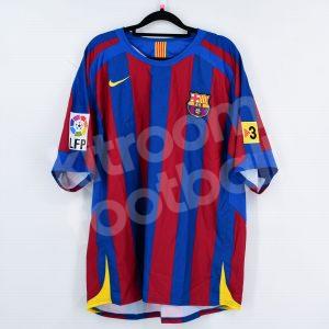 2005-06 Barcelona Home Shirt Nike #10 RONALDINHO (L) (Excellent) - Image 3