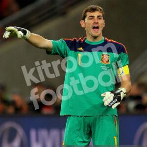 Final 2010 World Cup Spain Goalkeeper Shirt #1 Iker CASILLAS (Size Small) Good - Image 5