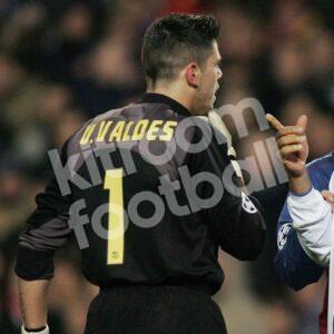 2004-05 Barcelona Player Issue Goalkeeper Long Sleeve Shirt #1 Victor VALDES Nike (Size L) - Image 4